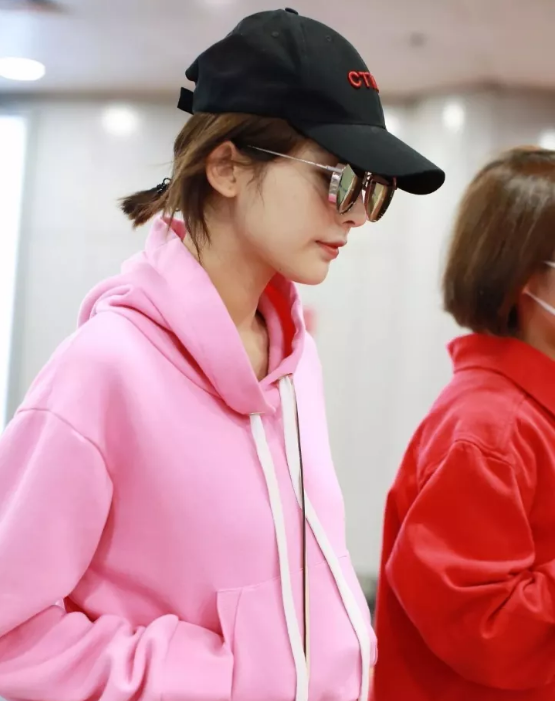 今年秋冬最chic！原來(lái)短發(fā)和帽子這么配??！