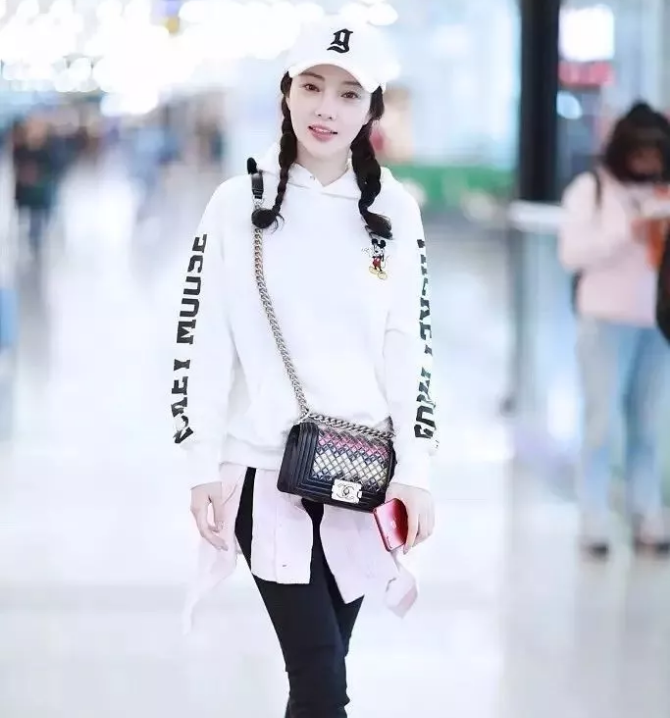 今年秋冬最chic！原來(lái)短發(fā)和帽子這么配??！