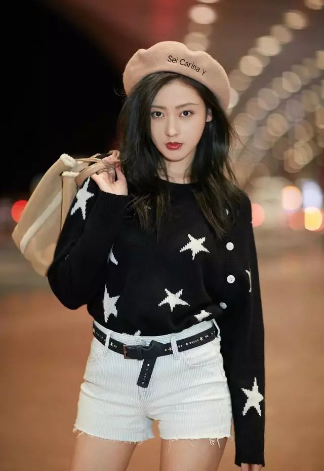  秋冬想凹時(shí)尚造型怎么能沒(méi)有它？