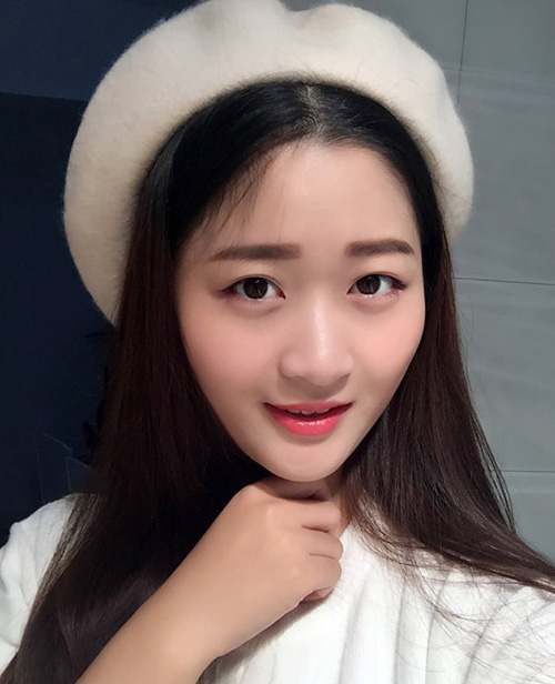 初春穿搭來(lái)頂帽子，chic感十足！